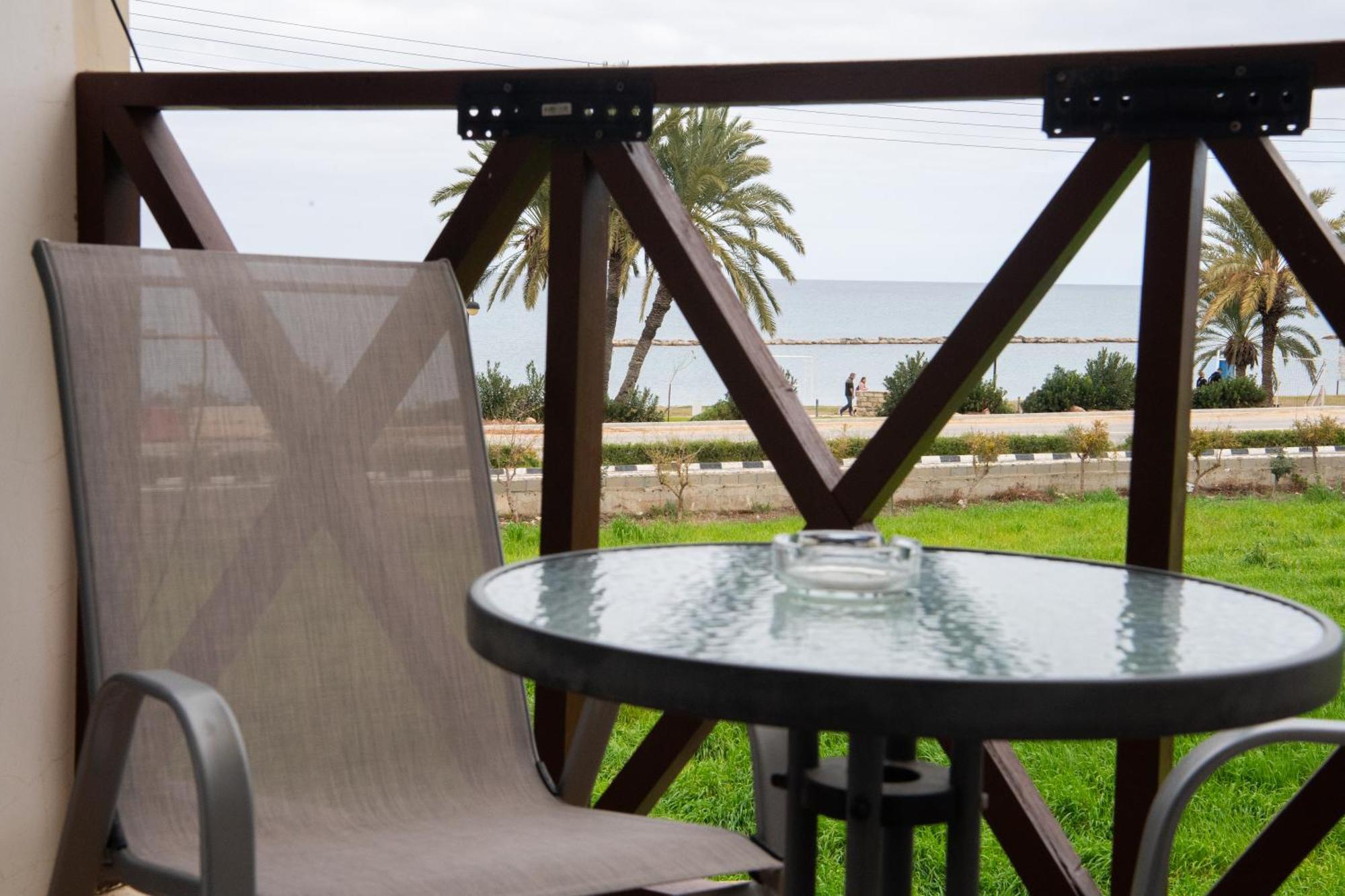 Path Latchi Beachfront Apartments المظهر الخارجي الصورة
