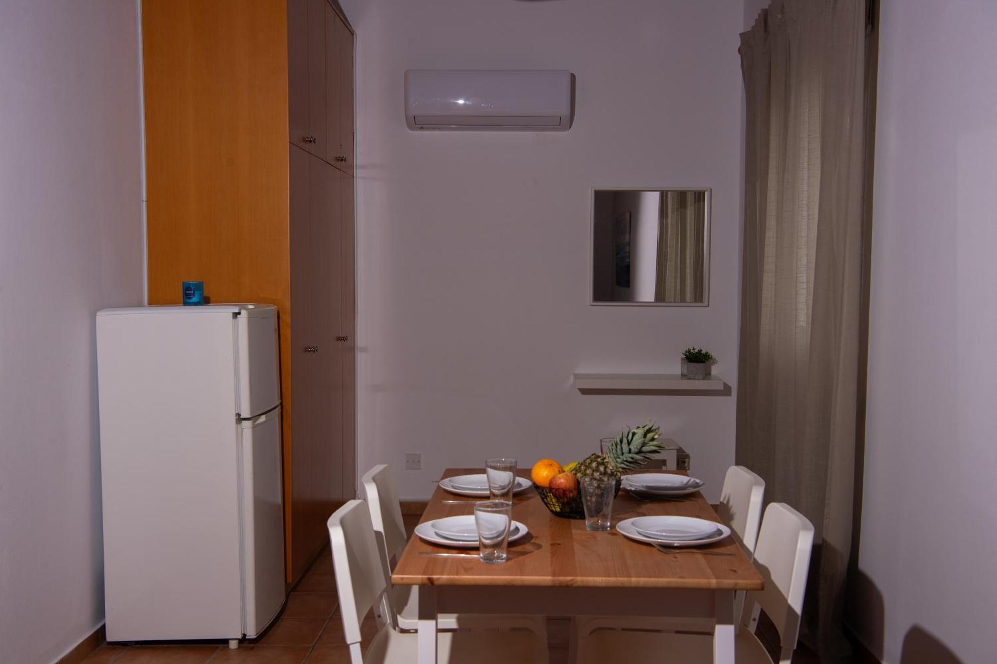 Path Latchi Beachfront Apartments المظهر الخارجي الصورة