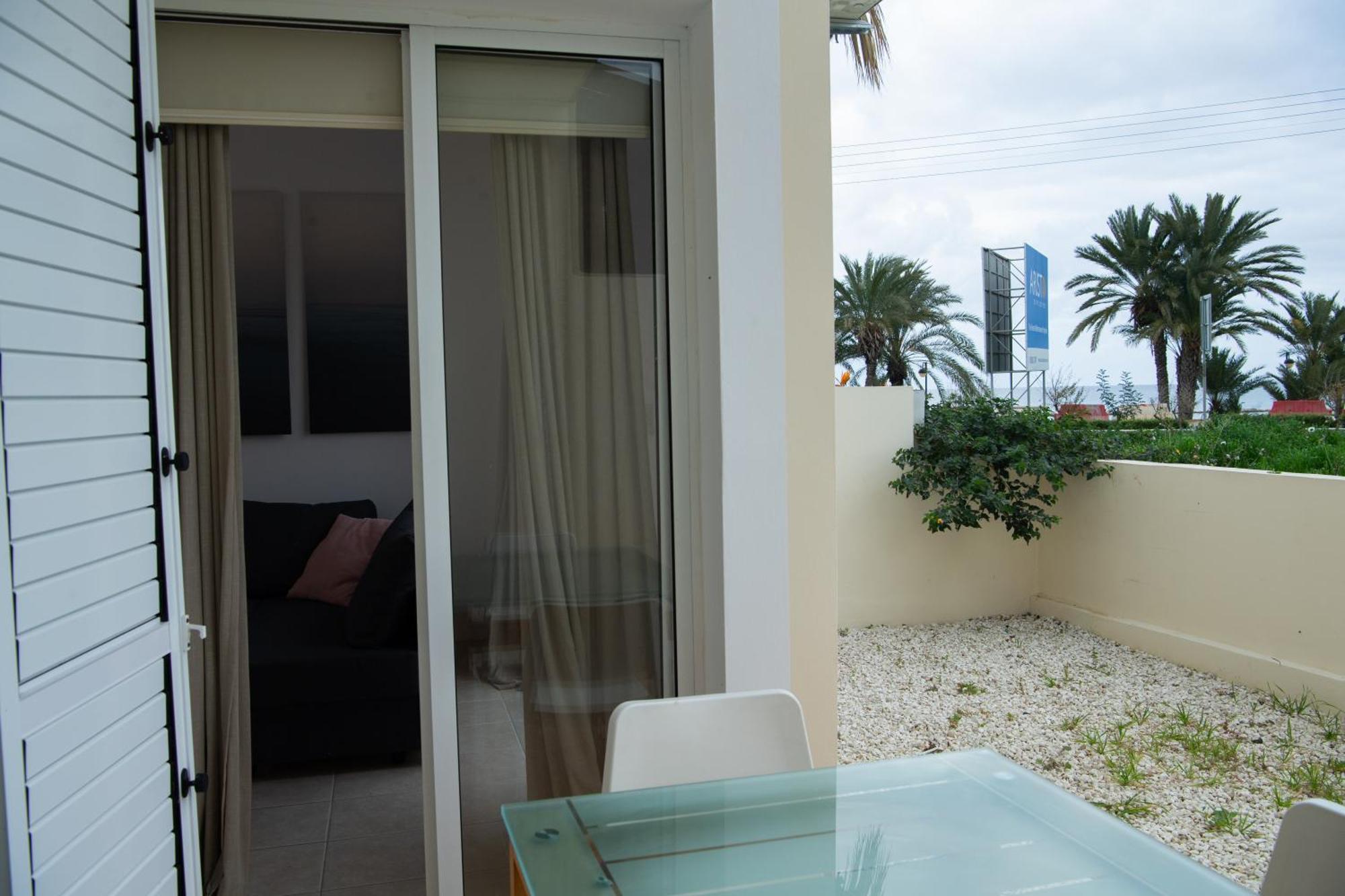 Path Latchi Beachfront Apartments المظهر الخارجي الصورة