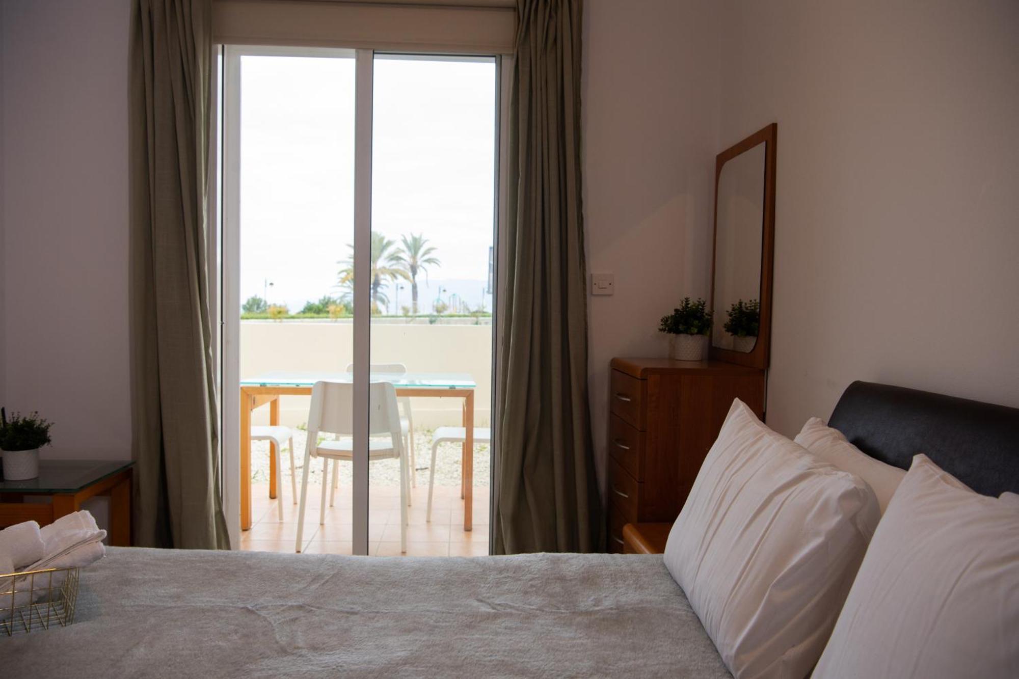 Path Latchi Beachfront Apartments المظهر الخارجي الصورة