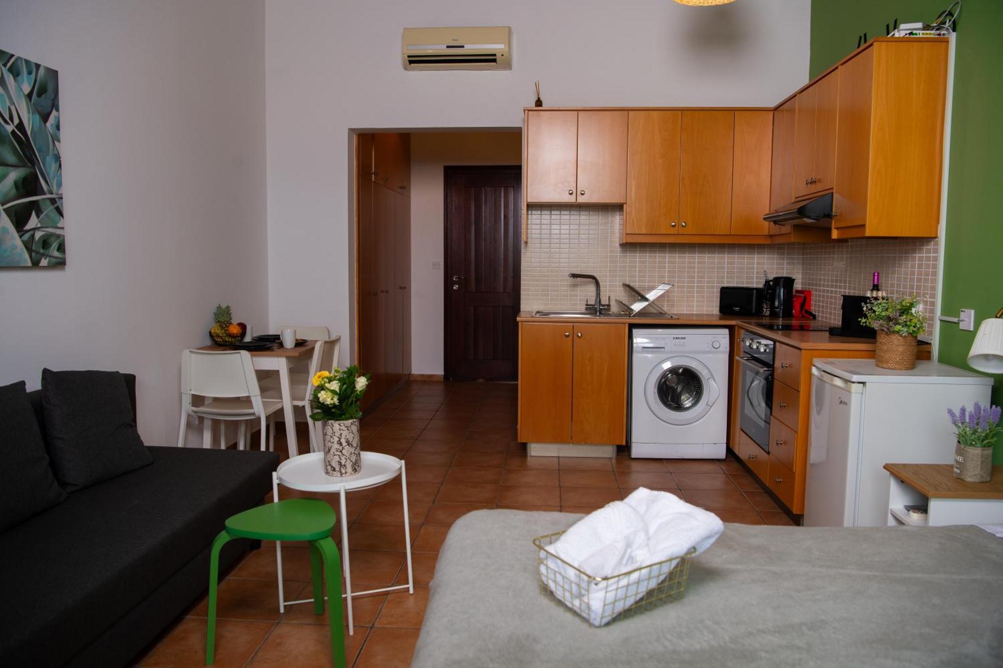 Path Latchi Beachfront Apartments المظهر الخارجي الصورة
