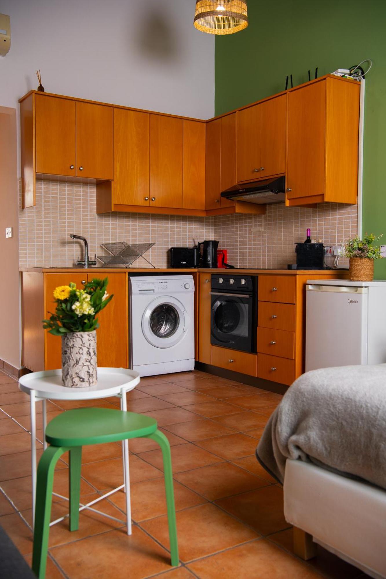 Path Latchi Beachfront Apartments المظهر الخارجي الصورة