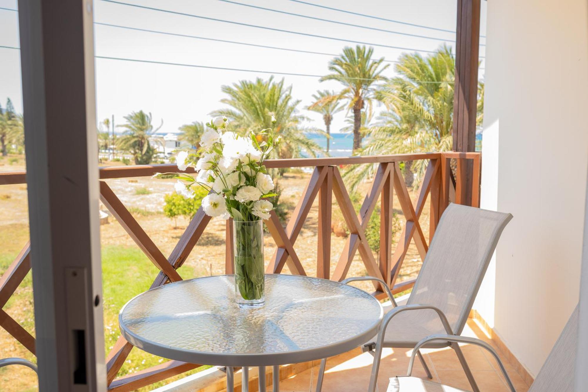 Path Latchi Beachfront Apartments المظهر الخارجي الصورة