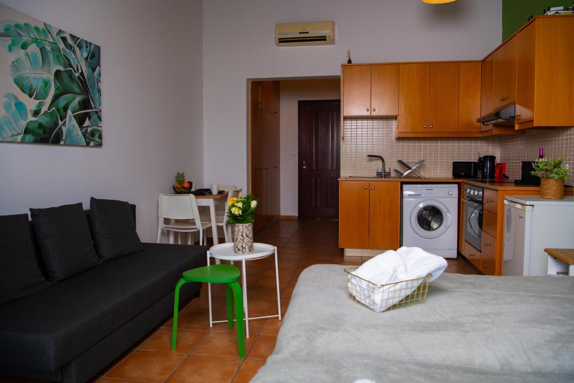 Path Latchi Beachfront Apartments المظهر الخارجي الصورة