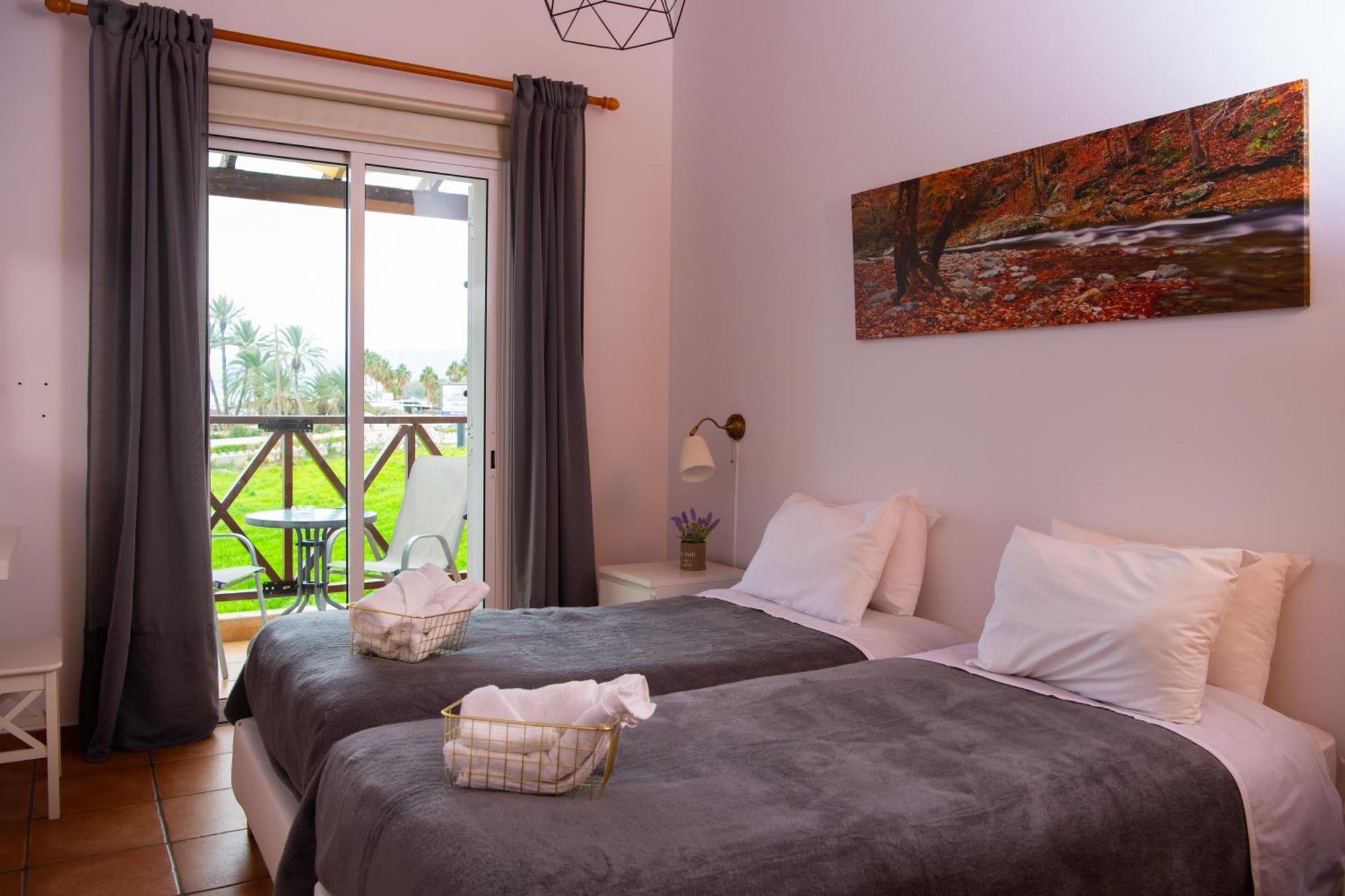 Path Latchi Beachfront Apartments المظهر الخارجي الصورة